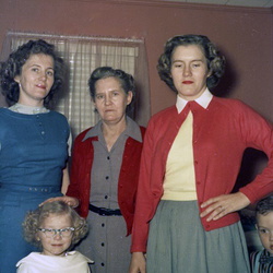 507-Personal family photos, color. Early 1958