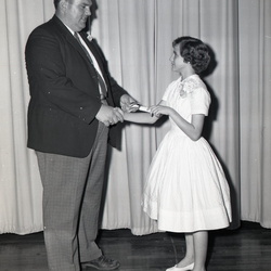 587-Mary Ellen Wideman gets certificate May 28 1959