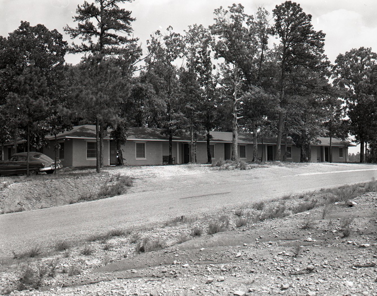867- Bell Motel, for Lawrence Strom. June 9, 1960