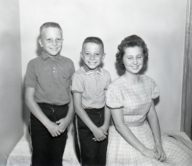 876- Mrs. Leonard Minor's children, Plum Branch. July 7, 1960