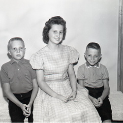 876- Mrs Leonard Minor's children Plum Branch July 7 1960