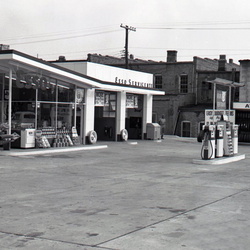 885- Freeman's Esso station July 25 1960