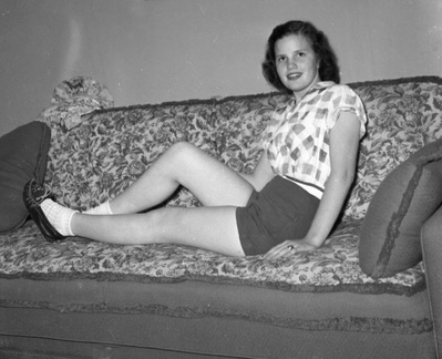 019-Kathryn - Living room 1954