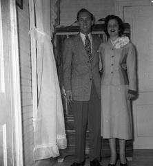 046-Kathryns shower wedding night 1954