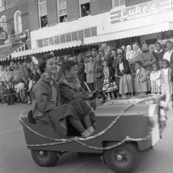 051-McCormick Christmas Parade Dec 6 1955