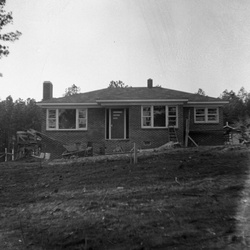 067-Mayor Thomas Minor (Feb 1956) Edmonds house under construct