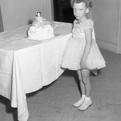 360-Lynthia Hazel Edmonds 5th birthday party May 27 1958