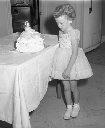360-Lynthia Hazel Edmonds, 5th birthday party. May 27, 1958