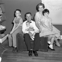 386-James Z Edmunds family August 15 1958