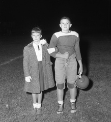 422-Bud Freeman & Susan Thompson at Mites game October 27 1958