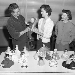 481-McCormick FHA presents dolls to welfare dept December 18 1958