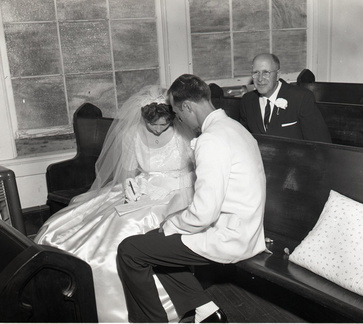 1271 Linda Hembree-Cecil Hall wedding June 3 1962