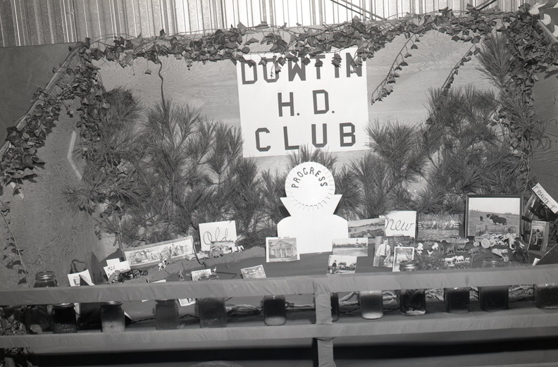 1314- McCormick County Fair Exhibits October 23, 1962