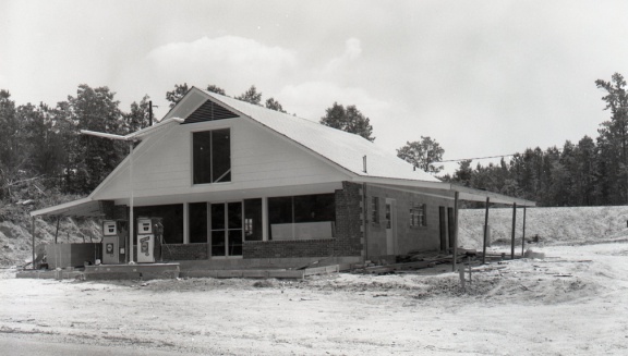 1567- Clyde Edmunds' Motel & Store, May 19, 1964