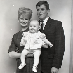 1626- Lillian (Wall) family December 1964
