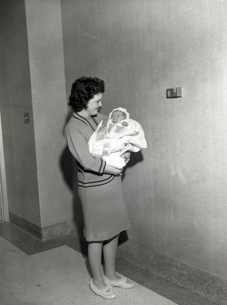 1639- Bonnie Franc leaving hospital February 27 1965