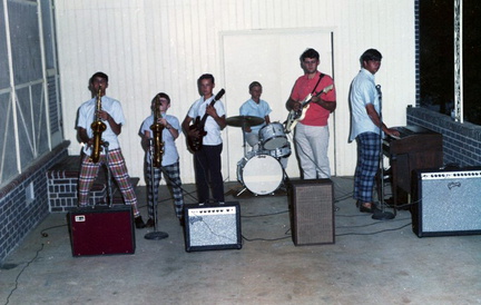 1822- Travis Dorn  band photo August 1966