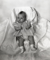 2132- Rebecca Sutherland's daughter Mary Morrah 3 months old, May 9, 1968