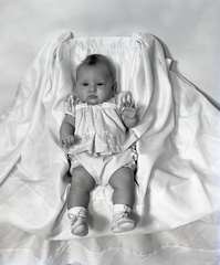 2132- Rebecca Sutherland's daughter Mary Morrah 3 months old, May 9, 1968