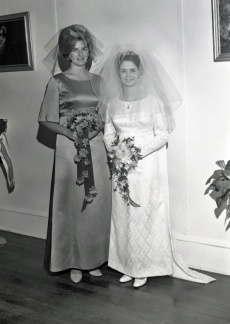 2266- Melanie Craycraft Thomas Wells wedding, October 6, 1968