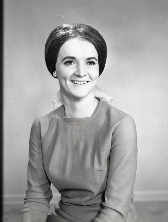 2293- Linda Campbell announcement photo, November 9, 1968