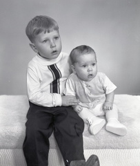 2317- Sue Wilkes children, December 7, 1968