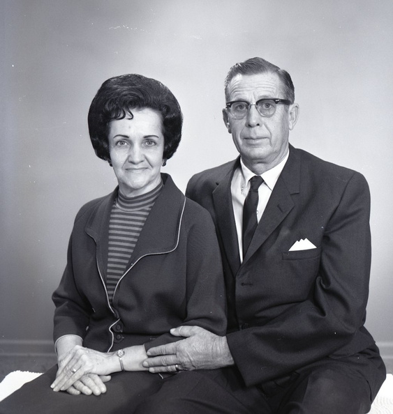2318- Mr. Mrs. Tom Robertson, December 7, 1968