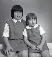 2337- Janice & Becky Jennings, December 1968