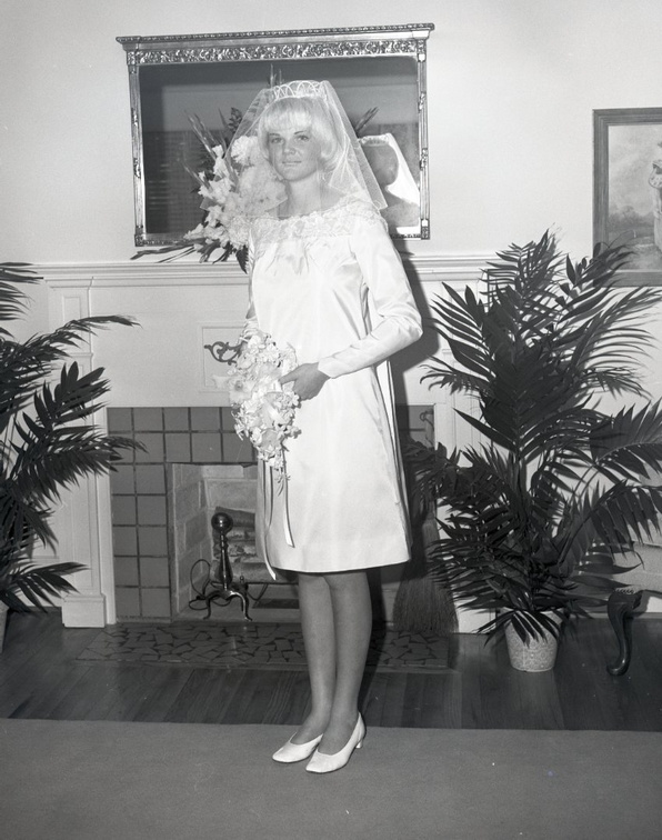 2423- Brenda Brewer wedding, April 19, 1969