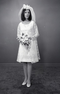 2539- Melissa Winn, wedding dress, August 20, 1969