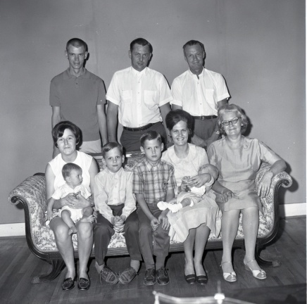 2556- S T Reed Family, September 14, 1969