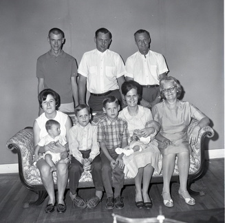 2556- S T Reed Family, September 14, 1969