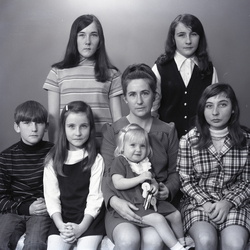 2621- Sara White and children December 13 1969