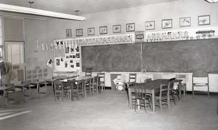2697- Miss Walkers classroom at MES for follow through, March 1970