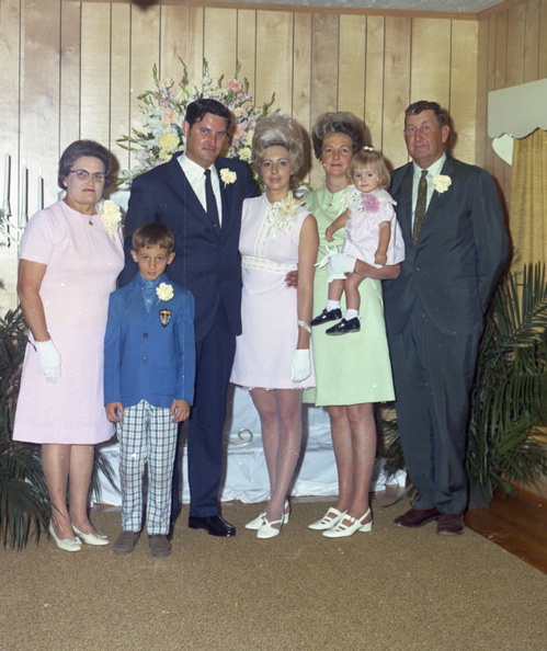 2762- Phyllis Lunsford Billy Dillashaw wedding, June 7, 1970