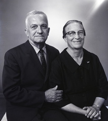 2786- Mr and Mrs Allen, Mary Morrison's parents, June 24, 1970