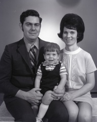 4002- Bernice Bentley Cox family, April 29, 1971