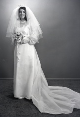 2829- Brenda Tankersley wedding dress, August 20, 1970