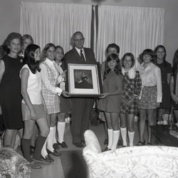 3862- De La Howe presented a picture of Mrs Hessie Morrah October 1 1970