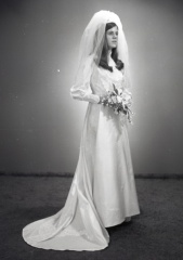4116- Annette White wedding dress, October 14, 1971