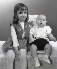 4150- Janice Reynold's children, November 25, 1971