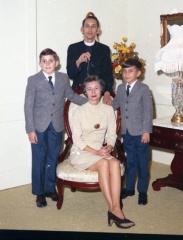 4151- Rev Raymond Brock Family and Belvue Hall, November 27, 1971