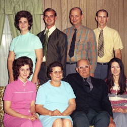 4253- Hoke Teasley family April 1 1972