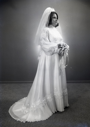 4372- Joyce Gilchrist wedding dress, September 12, 1972
