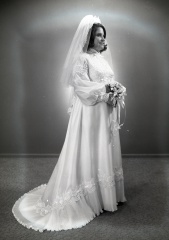 4372- Joyce Gilchrist wedding dress, September 12, 1972