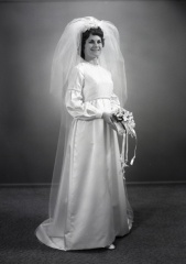 4432- Patti Welch wedding dress, November 22, 1972