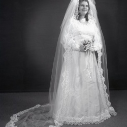 4913 Kathy Holloway wedding dress 6 November 1975
