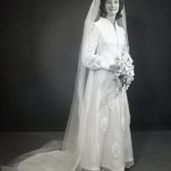 4945 Renee Norris wedding dress 3 March 1976