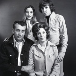 ._5009 Hazel Lamb family 22 November 1976