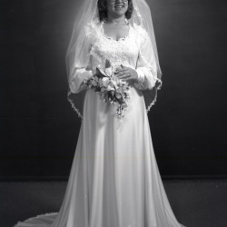 5179 Linda Holloway announcement and wedding dress20 June 1979